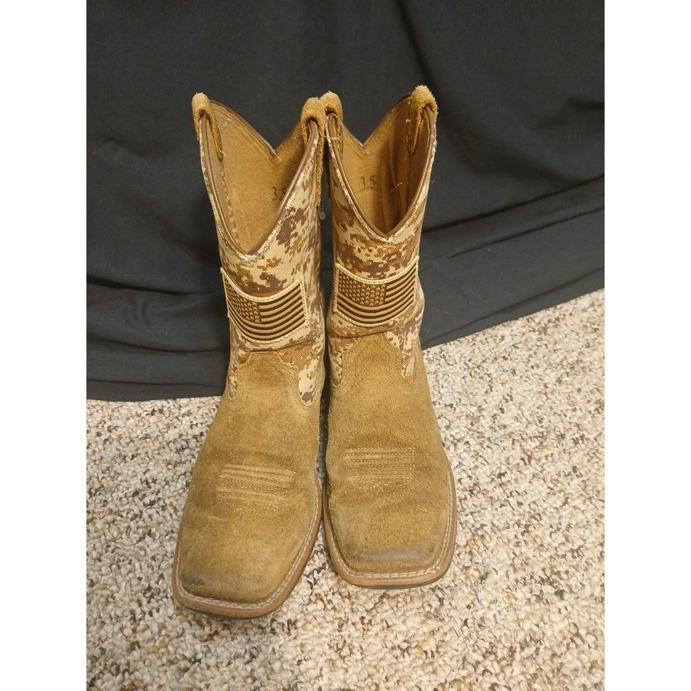 Ariat kid's‎ Boots Size 3.5- Patriot Western/Sand Camo Print